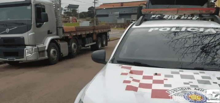Caminhão roubado em Jundiaí é recuperado e homem é preso