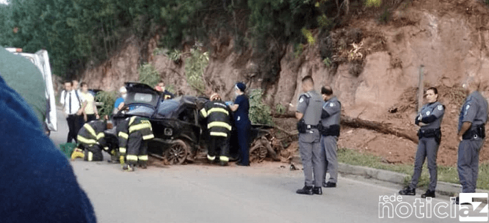 Carros batem em rodovia de Jundiaí e deixam motoristas e passageiros feridos