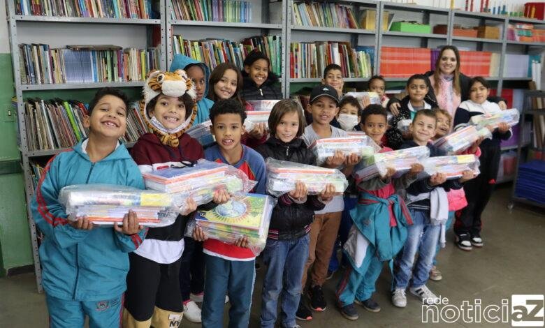 Kits escolares são entregues em Campo Limpo Paulista