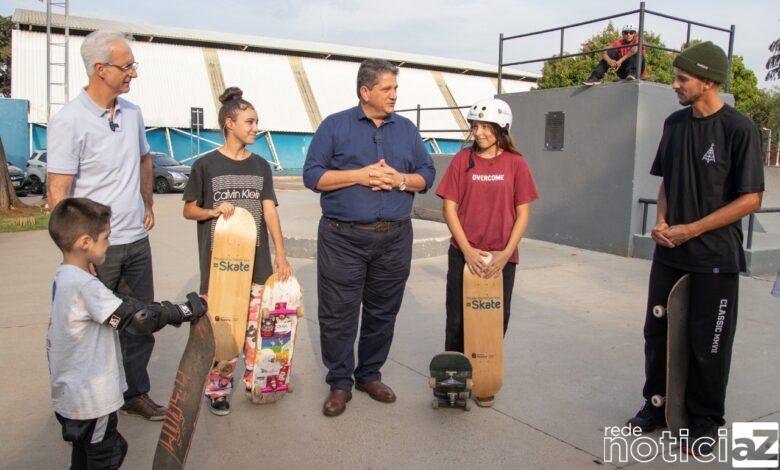 Aulas de skate são oferecidas para crianças e adolescentes em Itupeva