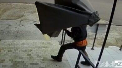 Furto de guarda-sol é flagrado por câmeras de monitoramento