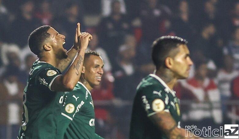 Palmeiras vence o São Paulo na "Trilogia do Choque-Rei" e segue líder do Brasileirão