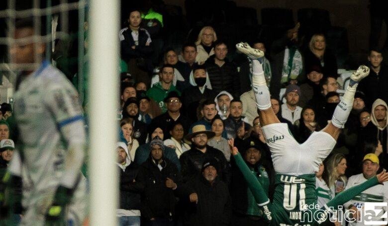 Palmeiras quebra tabu de 33 anos contra o Coritiba e retoma a liderança do Brasileirão