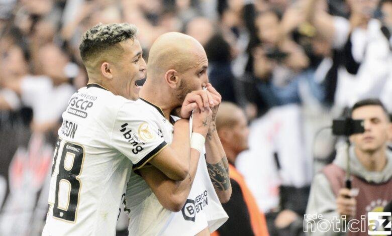Corinthians vence o Goiás e encosta na liderança do Brasileirão