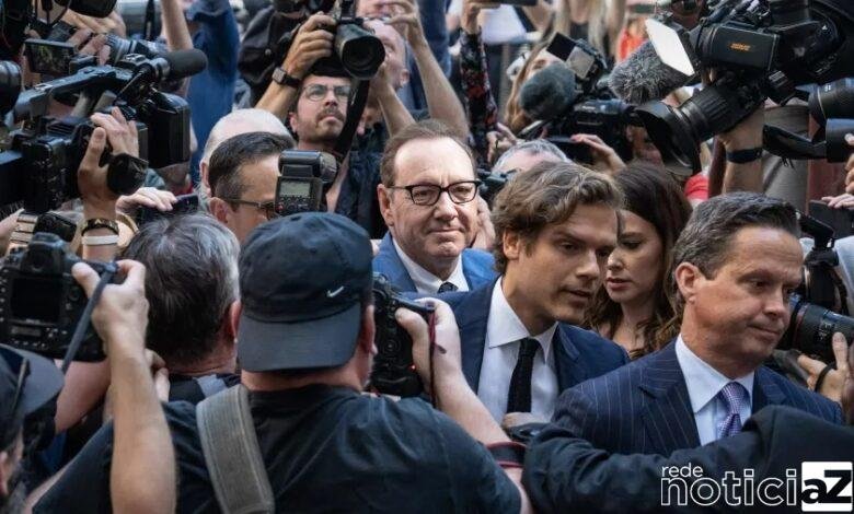 Ator Kevin Spacey vai a tribunal se defender de acusações de abuso e estupro