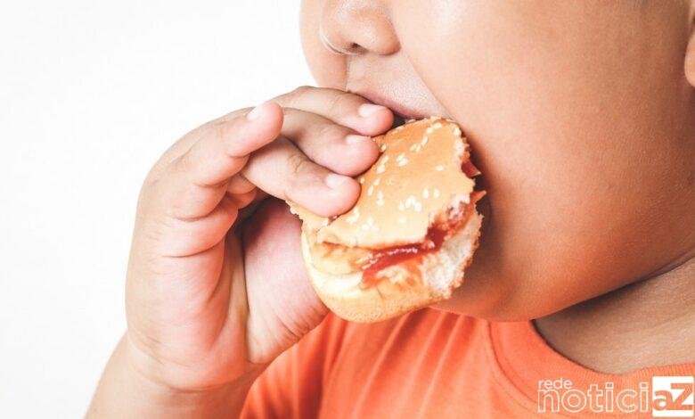 Saiba como garantir a alimentação saudável das crianças para evitar a obesidade