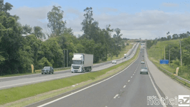 Trio rende caminhoneiro e leva caminhão bi-trem em Itupeva