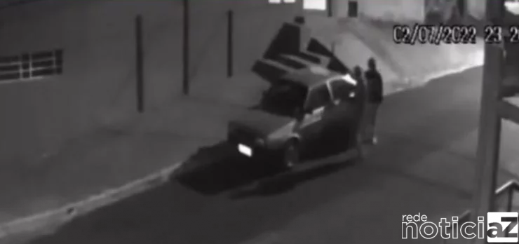 Dupla furta carro em Várzea Paulista