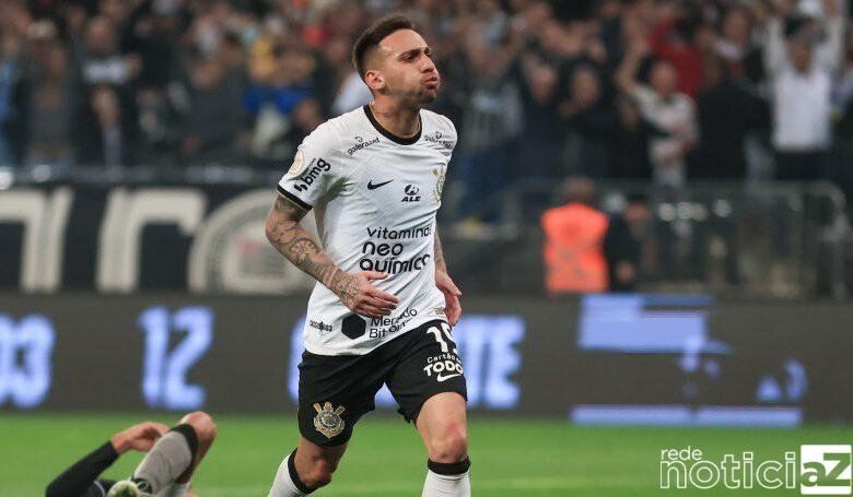Corinthians sofre, mas vence o Botafogo e segue na vice-liderança do Brasileirão