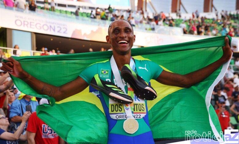 Alison dos Santos faz história e garante título mundial no atletismo
