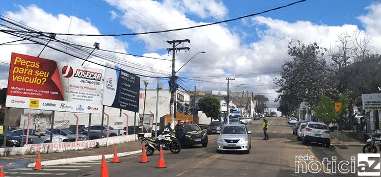 Ventania derruba fiação de energia em Itupeva