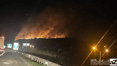 Corpo de Bombeiros combatem incêndio na Serra do Japi