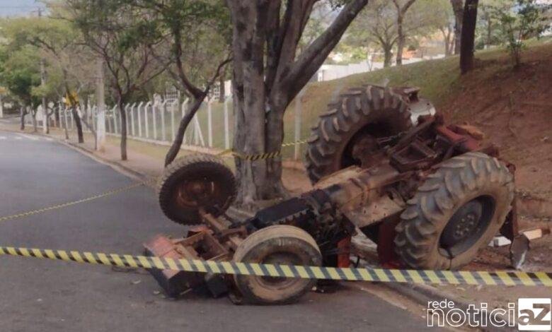 Trator de cemitério capota em Jundiaí, SP