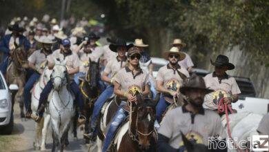 12ª Cavalgada do Circuito das Frutas reúne dez cidades e cerca de 400 participantes