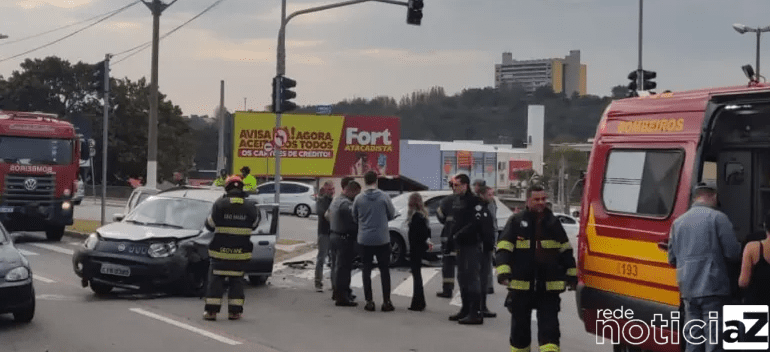 Acidente em Avenida deixa dois feridos