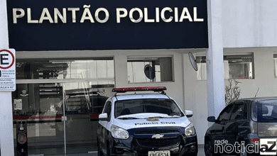 Seguranças detém homem por furto em supermercado