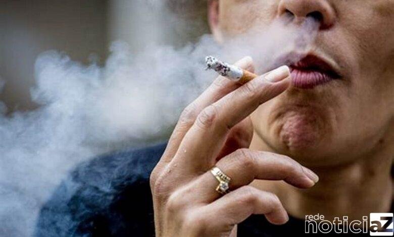 Número de fumantes diminui, porém pessoas têm aderido ao hábito mais cedo