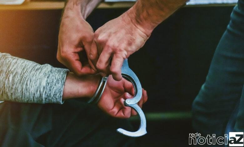 Homem é preso após assediar mulher na rua