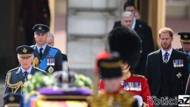 Cortejo da Rainha Elizabeth II é realizado até a abadia de Westminster