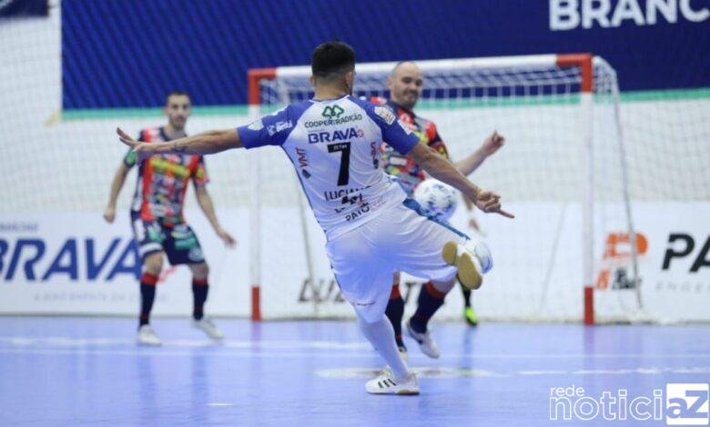 Pato e Cascavel empatam no jogo de ida das quartas de final da LNF