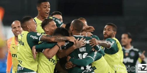 Palmeiras vira sobre o Botafogo e segue confortável na liderança do Brasileirão