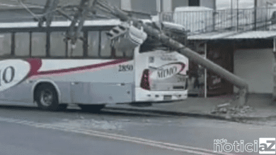 Ônibus destrói poste em Várzea Paulista