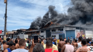VÍDEO: Galpão do Ceasa do Rio de Janeiro pega fogo e lojas são saqueadas