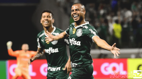 Palmeiras goleia o Coritiba e aumenta a vantagem da liderança no Brasileirão