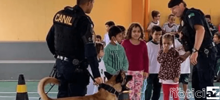 Cães da Guarda de Cabreúva encantam a criançada