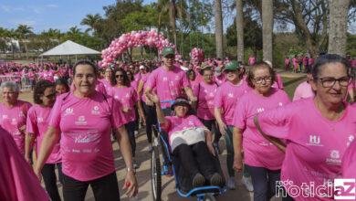 Parque da Cidade de Jundiaí é rosado em caminhada do Outubro Rosa