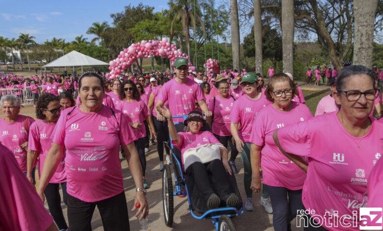 Parque da Cidade de Jundiaí é rosado em caminhada do Outubro Rosa