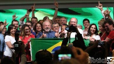 Lula enaltece a democracia e diz que vai combater a miséria