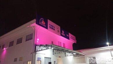 Fachada do Pronto Atendimento de Jundiaí ganha cor rosa em alusão do Outubro Rosa