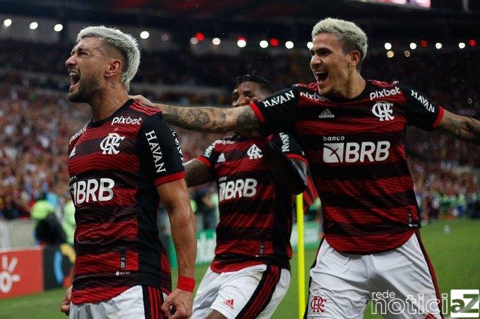 A Copa do Brasil é pintada com as cores do Flamengo tetracampeão