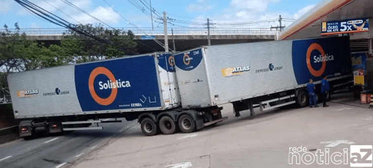 Carreta fecha avenida de Jundiaí