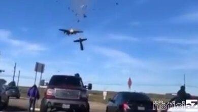 VÍDEO - Dois aviões de chocam no ar e seis pessoas morrem