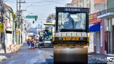 Rua Carlos Gomes recebe obras de recapeamento