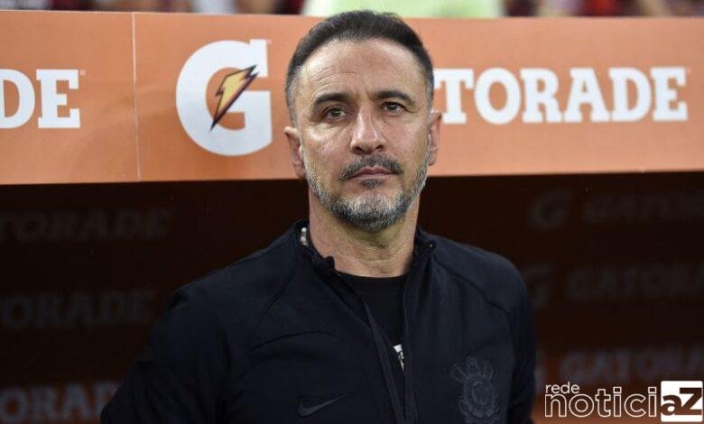 Corinthians se despede do Brasileirão com derrota e também dá adeus à Vítor Pereira