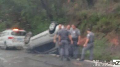 Motorista capota com carro na Estrada Jundiaí/Itupeva