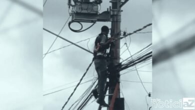 VÍDEO: Eletricista é socorrido após sofrer descarga elétrica em manutenção de fios