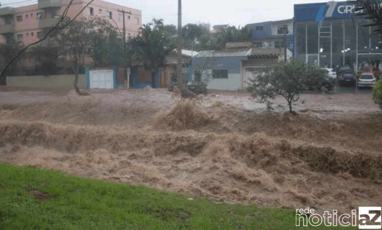Mulher morre após ser arrastada por enxurrada em tempestade no interior de SP