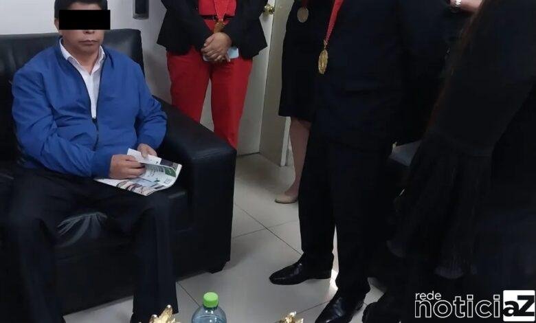 Presidente do Peru é preso após ser destituído do cargo