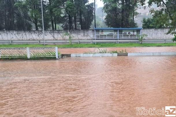 Fortes Chuvas Causam Alagamentos E Derruba Arquibancada De Estádio