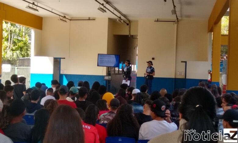 Violência doméstica é tema abordado pela GMJ para alunos da rede estadual