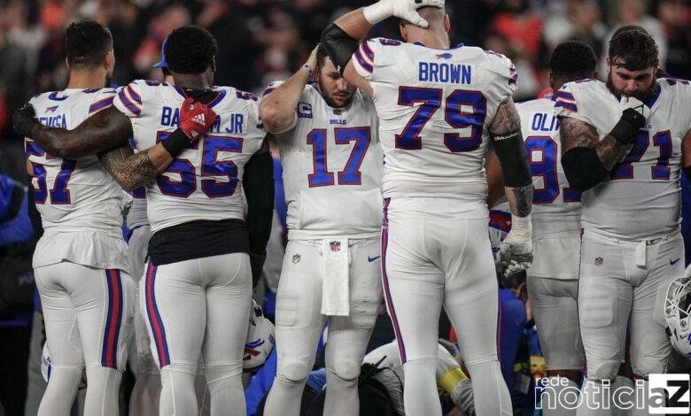 VÍDEO - Jogador da NFL começa a despertar após sofrer parada cardíaca em jogo