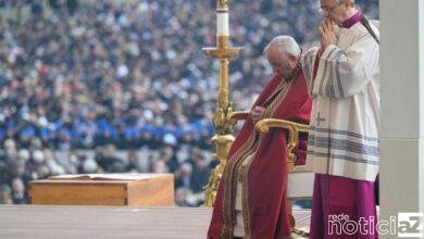 Bento XVI é enterrado no Vaticano após funeral conduzido por Papa Francisco