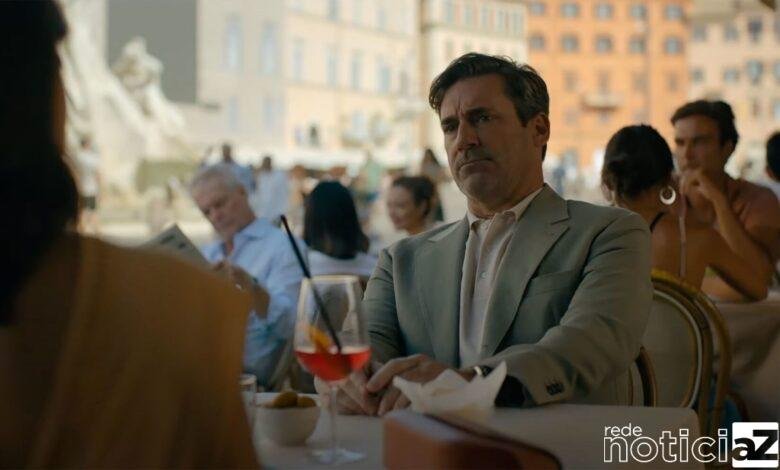 Estrelado por Jon Hamm, 'Confesse, Fletch' chega às plataformas digitais