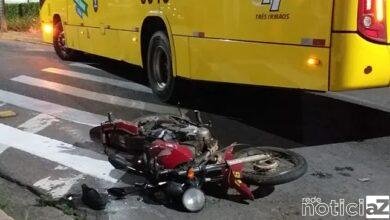 Motociclista se fere após bater contra um ônibus em Jundiaí