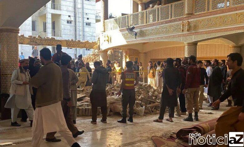Explosão suicida em mesquita no Paquistão mata 32 e deixa outras 147 feridas