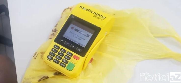 Idoso toma maquininha de criminoso após sofrer "golpe do aniversário"